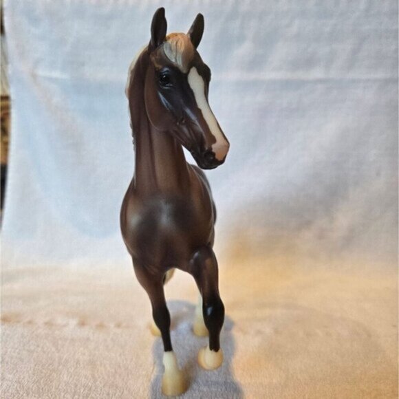 #9103 Classics 2010 World Equestrian Games Three-Horse Set - Picture 13 of 16